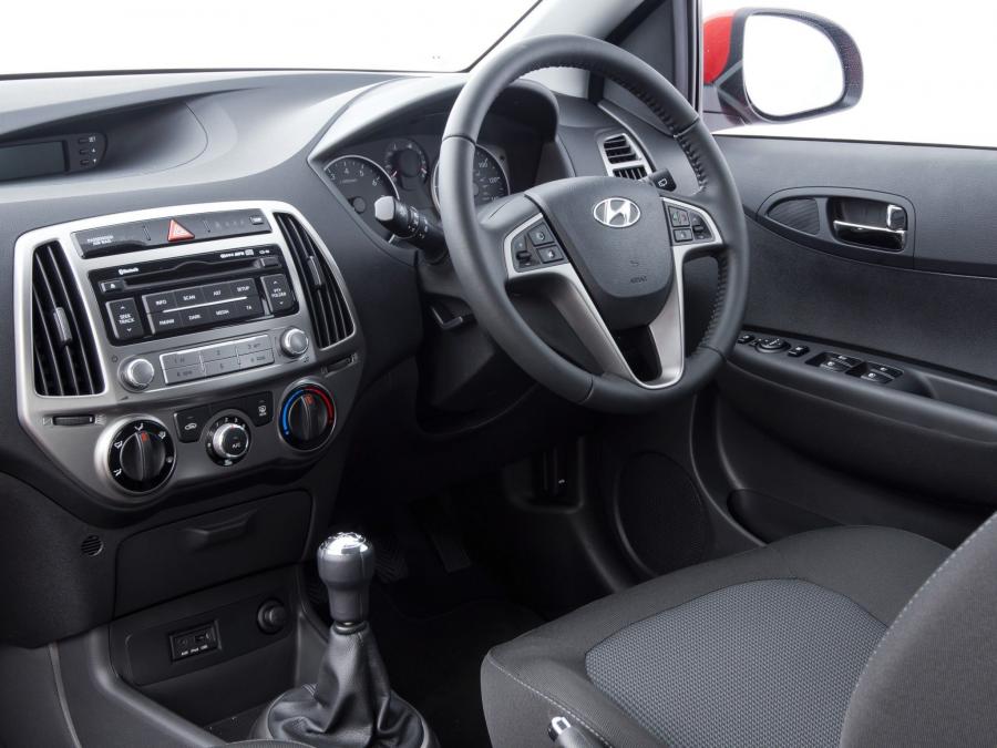  Hyundai i20 5-Door 2012 года  (UK) (фото 3 из 15)